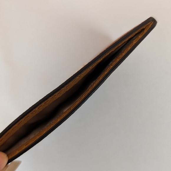 Michael Kors Tan Card Holder Jet Set Pepple Leather NWOT - Picture 3 of 3